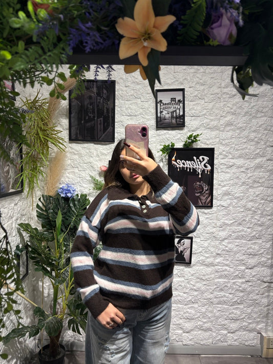 Maglione a righe con colletto polo