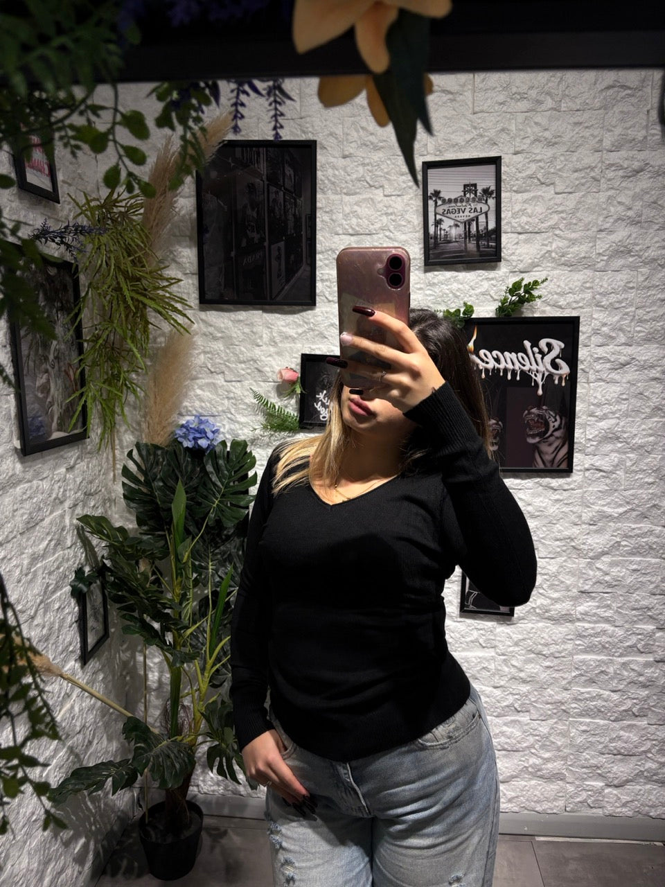 Maglione elasticizzato a tinta unita con scollo a V