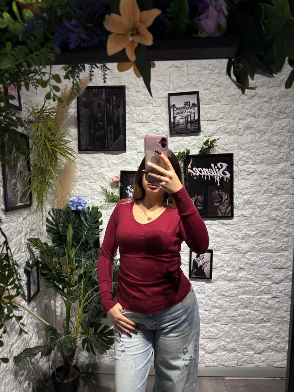 Maglione elasticizzato a tinta unita con scollo a V