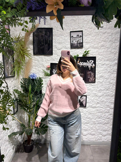 Maglione rosa in tinta unita con scollo a V