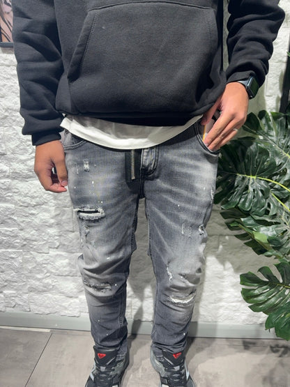 Jeans baggy grigio in denim con strappi e schizzi di vernice