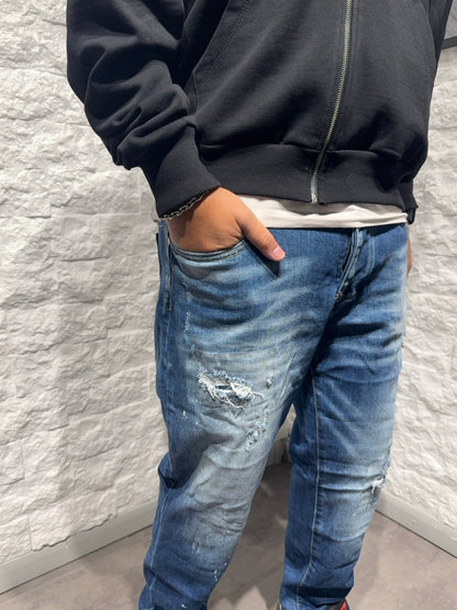 Jeans tapered blu in denim con strapp