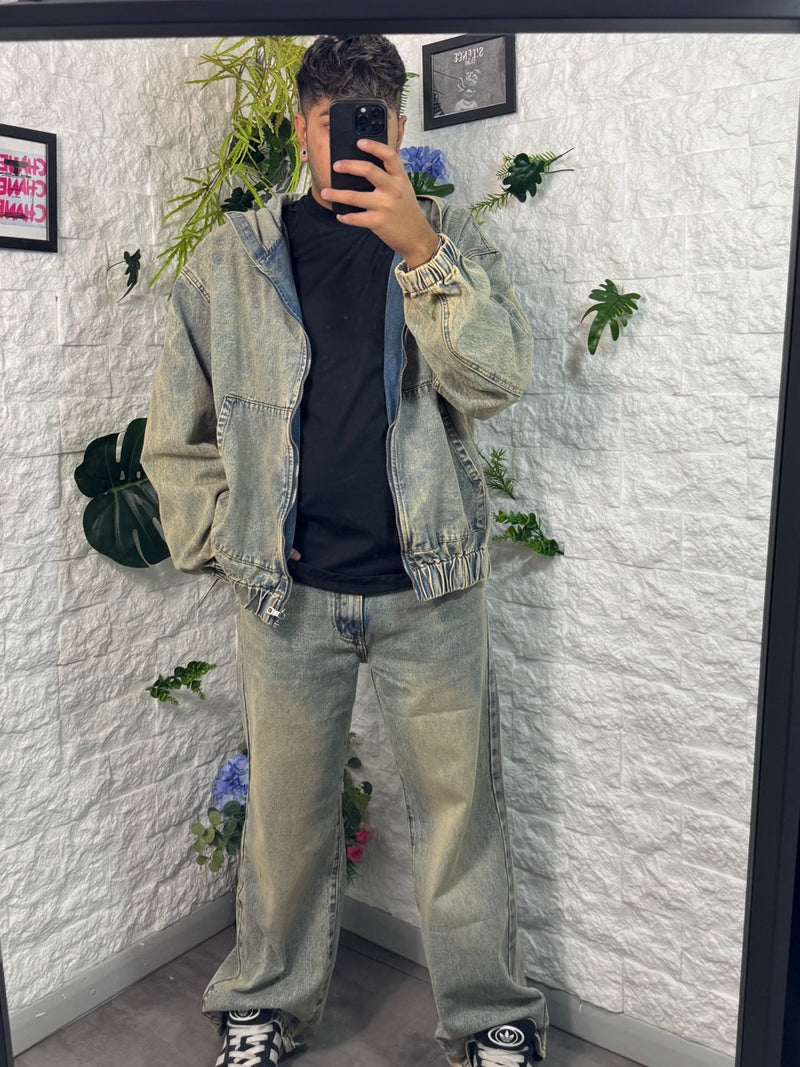 Completo in denim lavaggio chiaro con felpa zip e pantalone baggy - OVERSIZE