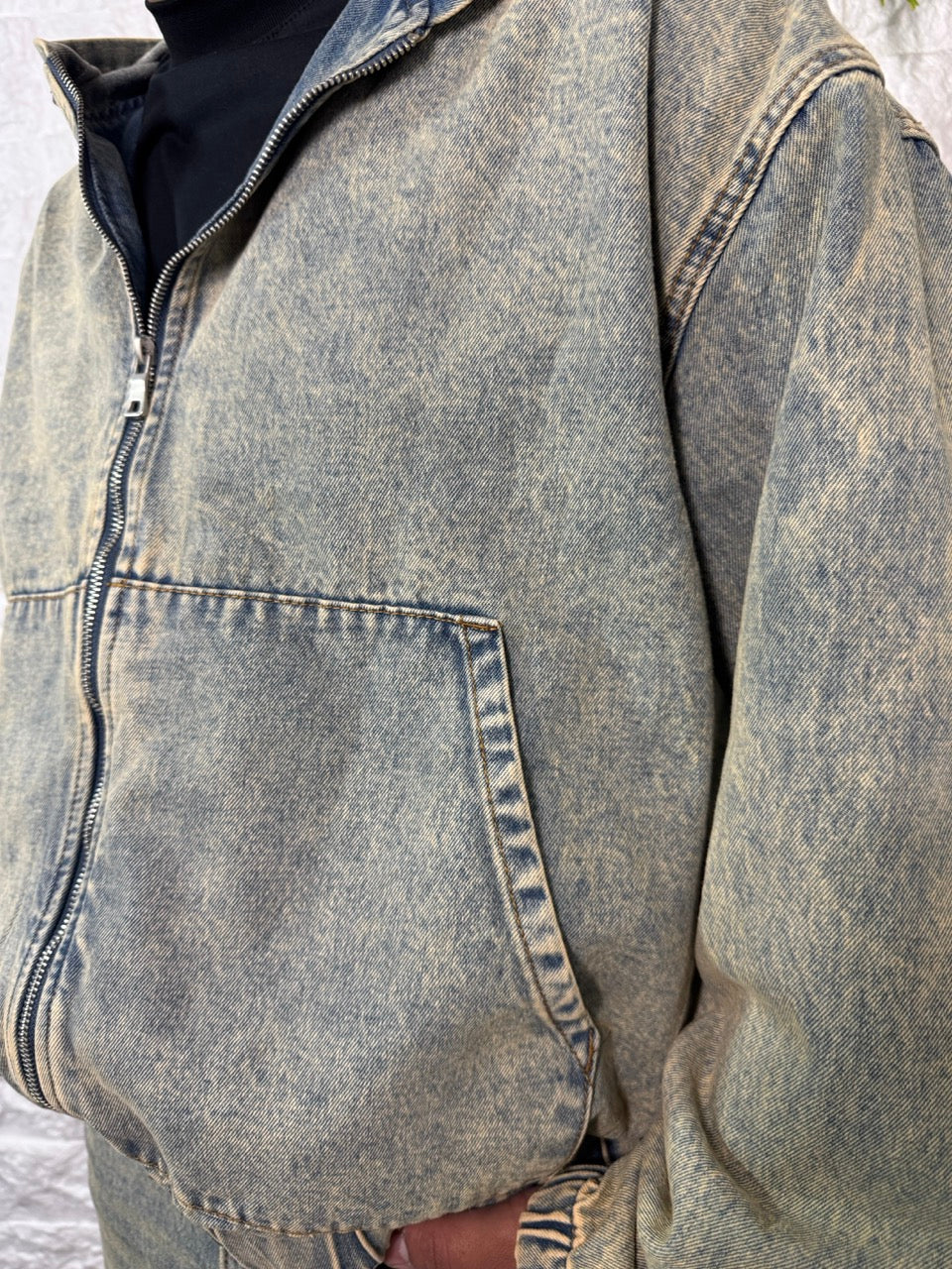 Completo in denim lavaggio chiaro con felpa zip e pantalone baggy - OVERSIZE