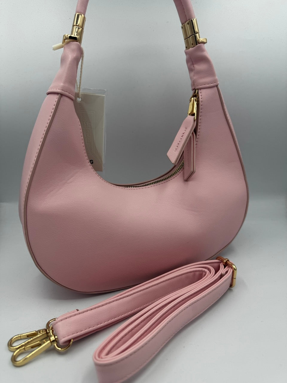 Borsa a spalla rosa in ecopelle con manico imbottito e tracolla abbinata