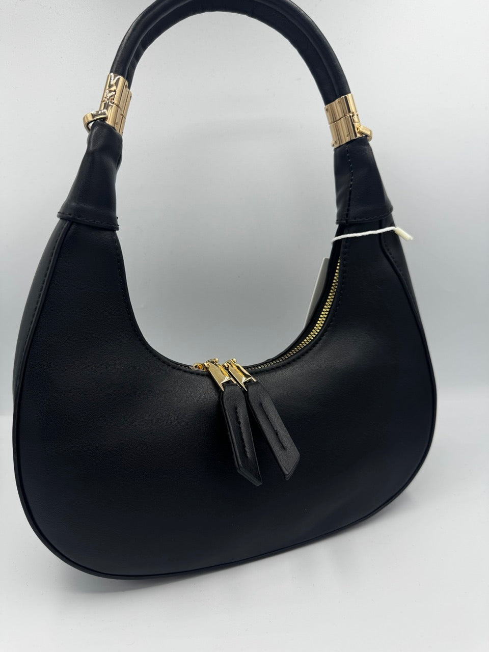 Borsa a spalla nera in ecopelle con manico imbottito e tracolla abbinata