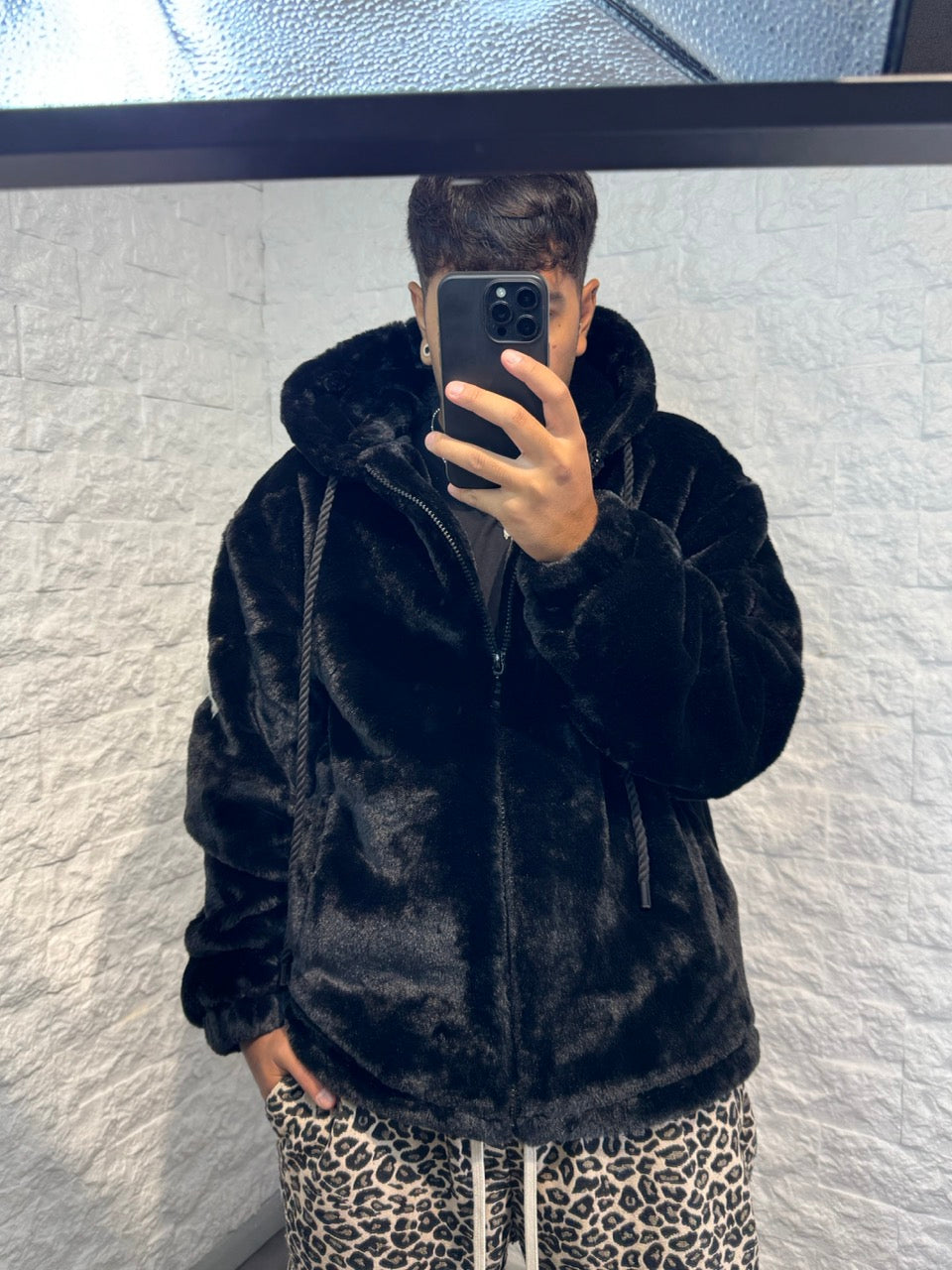 Pelliccia nera con scritta "RESPECT" - OVERSIZE
