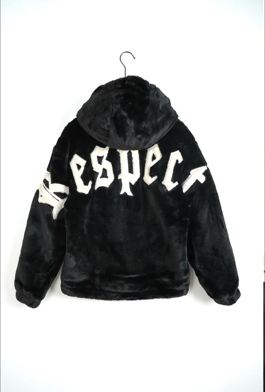 Pelliccia nera con scritta "RESPECT" - OVERSIZE