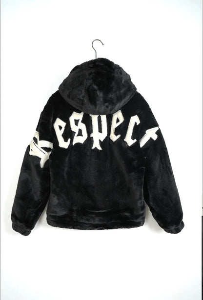 Pelliccia nera con scritta "RESPECT" - OVERSIZE