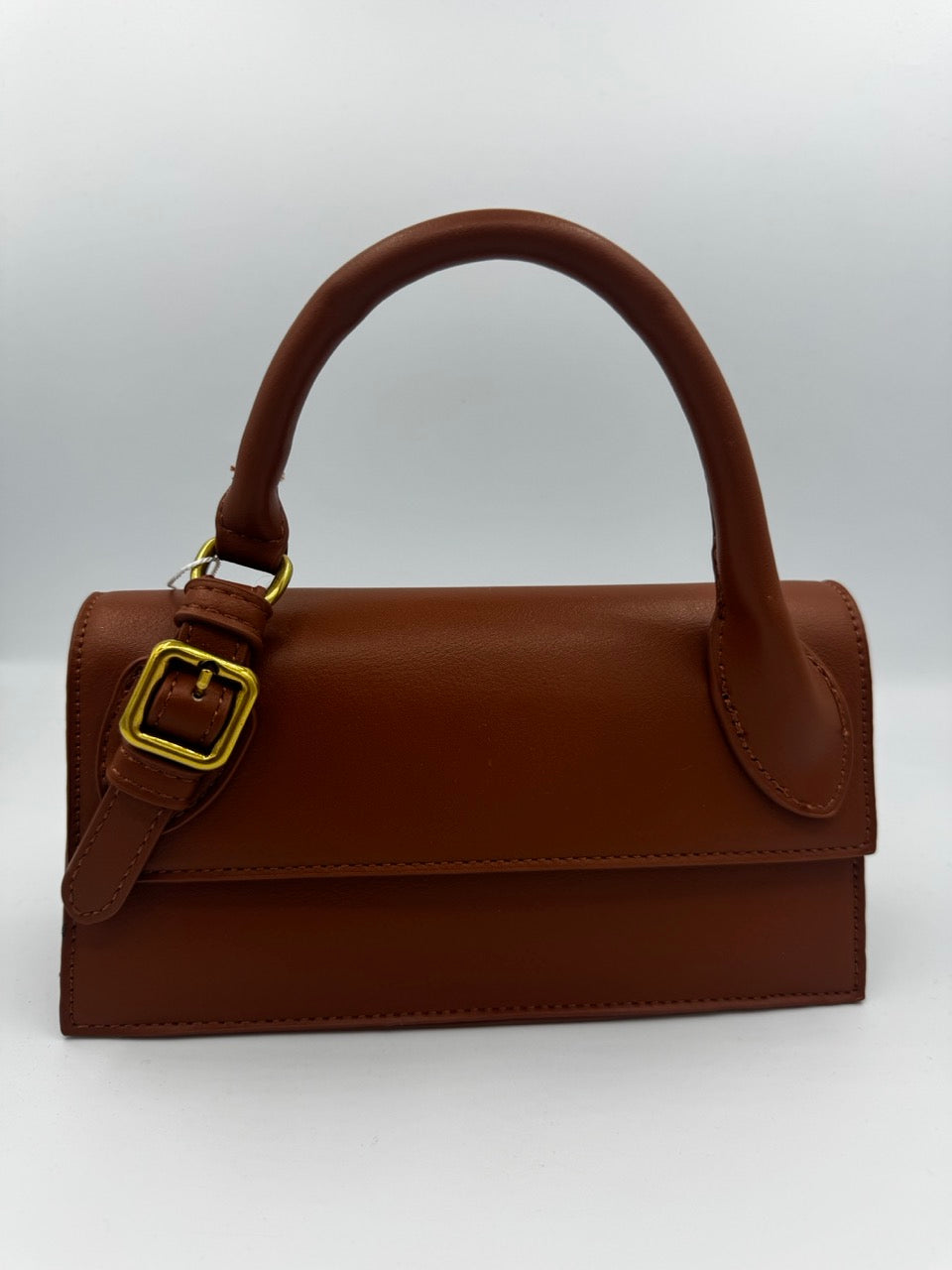 Borsa a mano rettangolare marrone in ecopelle con patta e tracolla abbinata