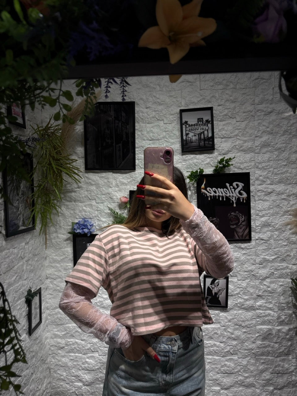 T-shirt cropped a righe con maniche lunghe in pizzo