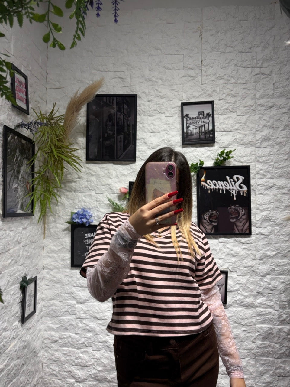 T-shirt cropped a righe con maniche lunghe in pizzo