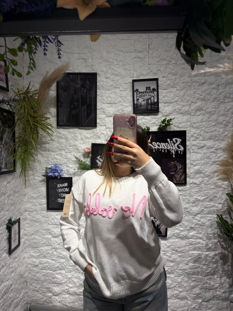 Maglione bianco leggero con scritta "NO VABBÈ" in rilievo