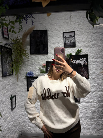Maglione bianco leggero con scritta "NO VABBÈ" in rilievo