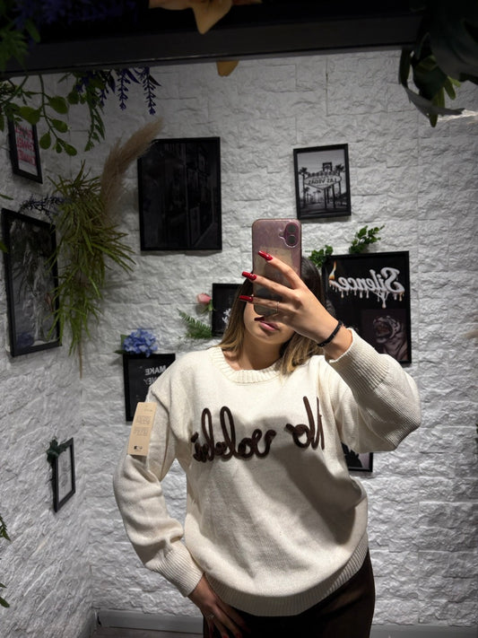 Maglione bianco leggero con scritta "NO VABBÈ" in rilievo