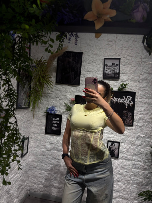 T-shirt in lycra con inserto in pizzo effetto corsetto