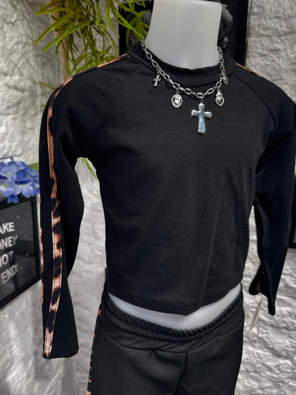 Completo nero con crop e pantalone palazzo bande leopardate - GARZATO 4-14 anni