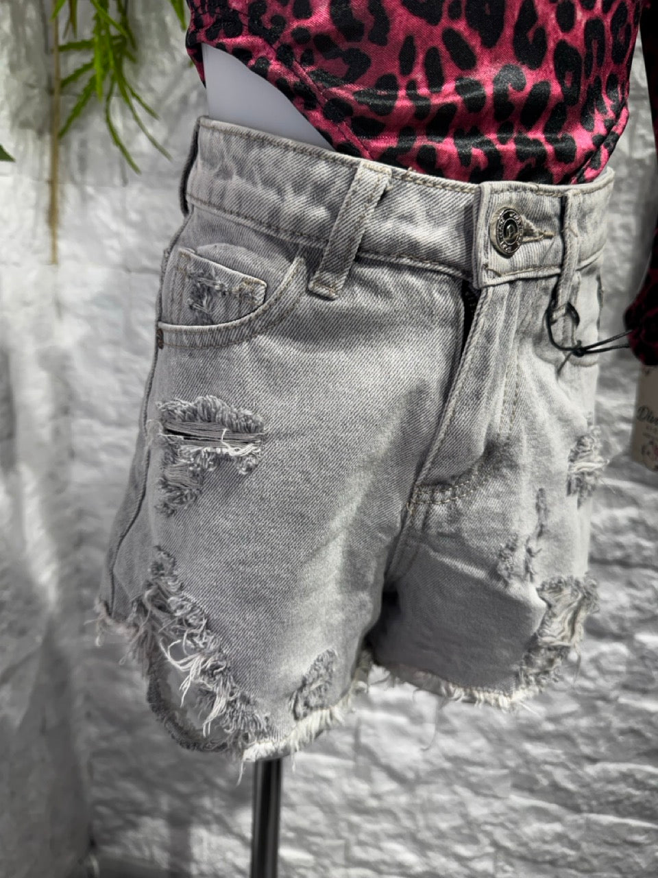 Short grigio in denim con strappi e orlo sfrangiato 4-14 anni