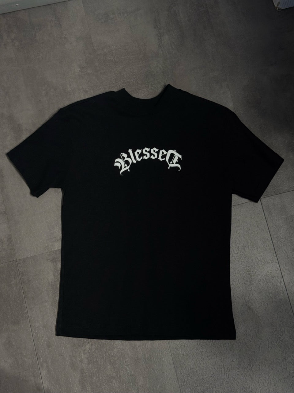 T-shirt bianca con stampa "BLESSED" e croce - OVERSIZE 10-16 anni