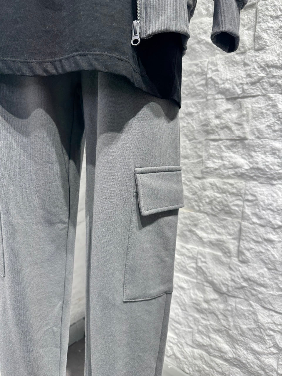 Completo grigio piombo con felpa zip e pantalone cargo - GARZATO 10-16 anni