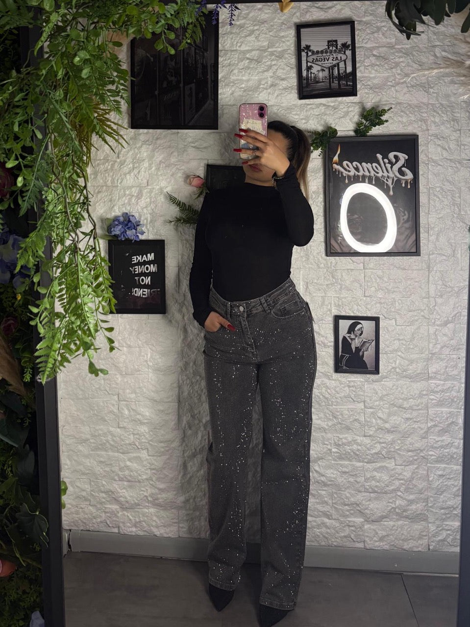 Jeans wide leg grigio slavato in denim con strass brillantinati