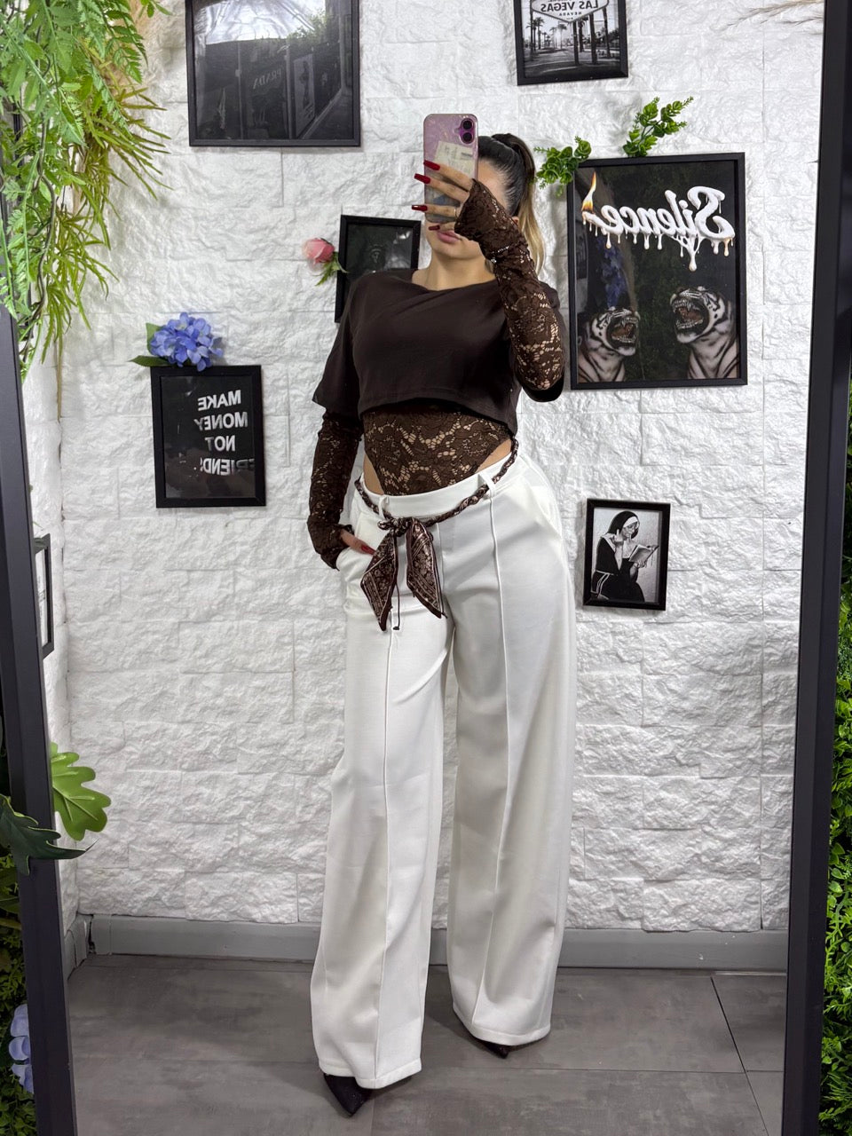 Pantalone a palazzo in tuta con cintura bandana in vita