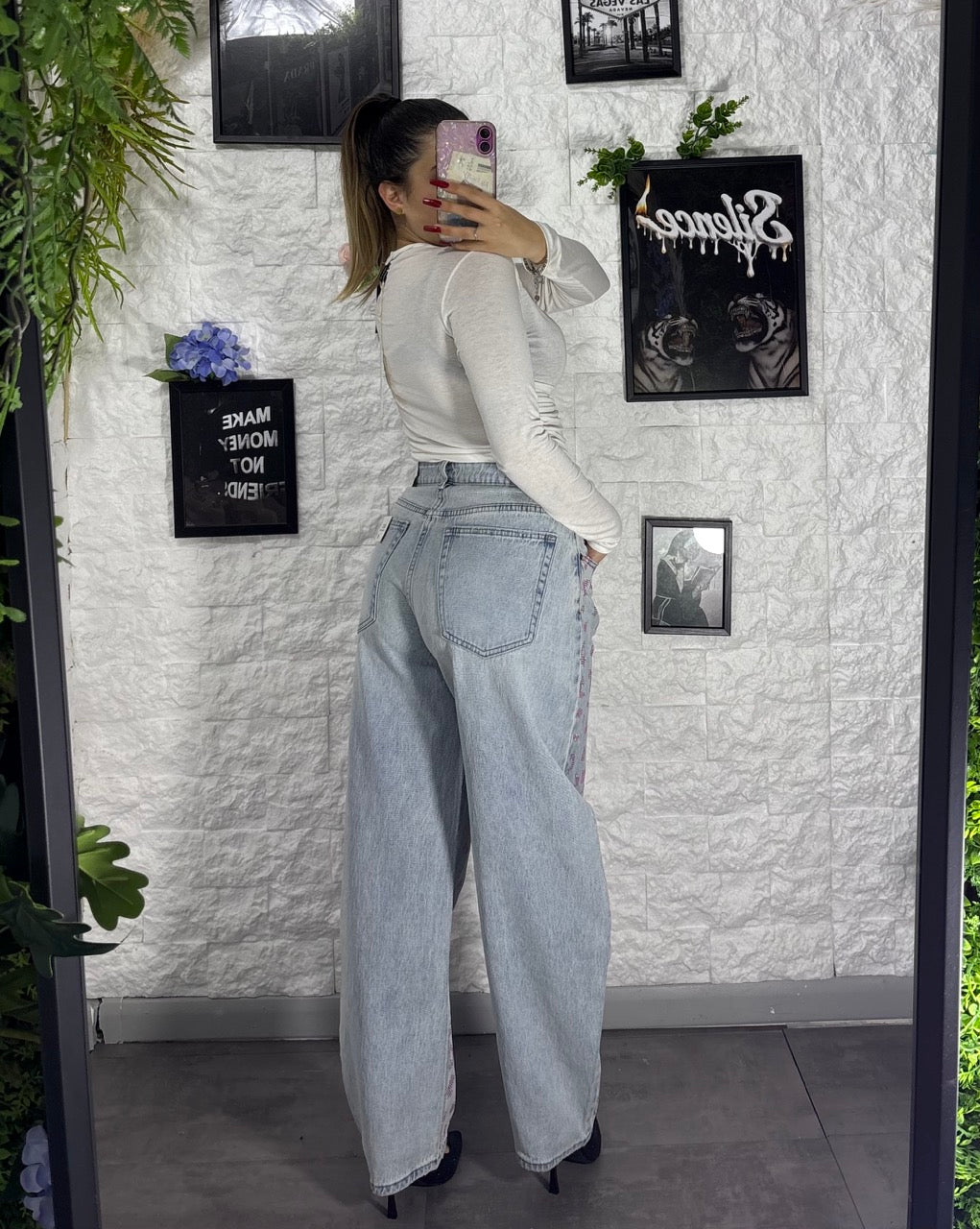 Jeans baggy chiaro in denim con brillantini rosa