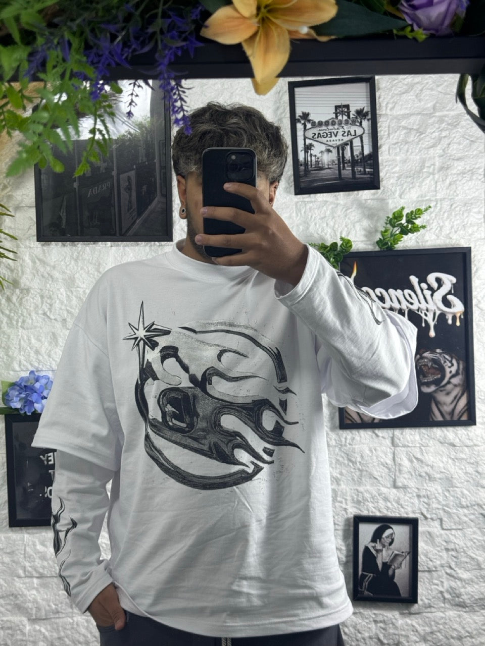 T-shirt long sleeve bianca con stampa flame - OVERSIZE