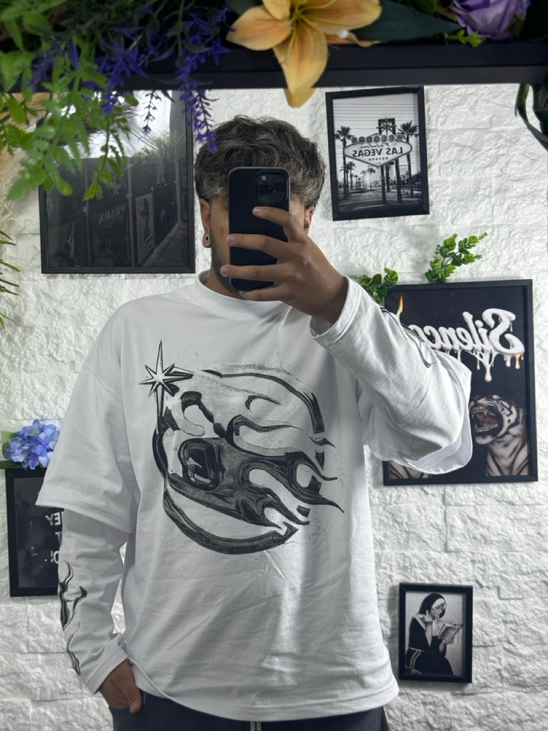 T-shirt long sleeve bianca con stampa flame - OVERSIZE