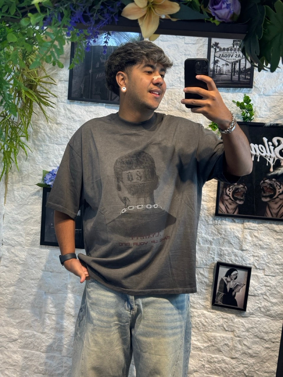 T-shirt antracite con stampa retro e scritta "MAKE UP YOUR MIND" - OVERSIZE