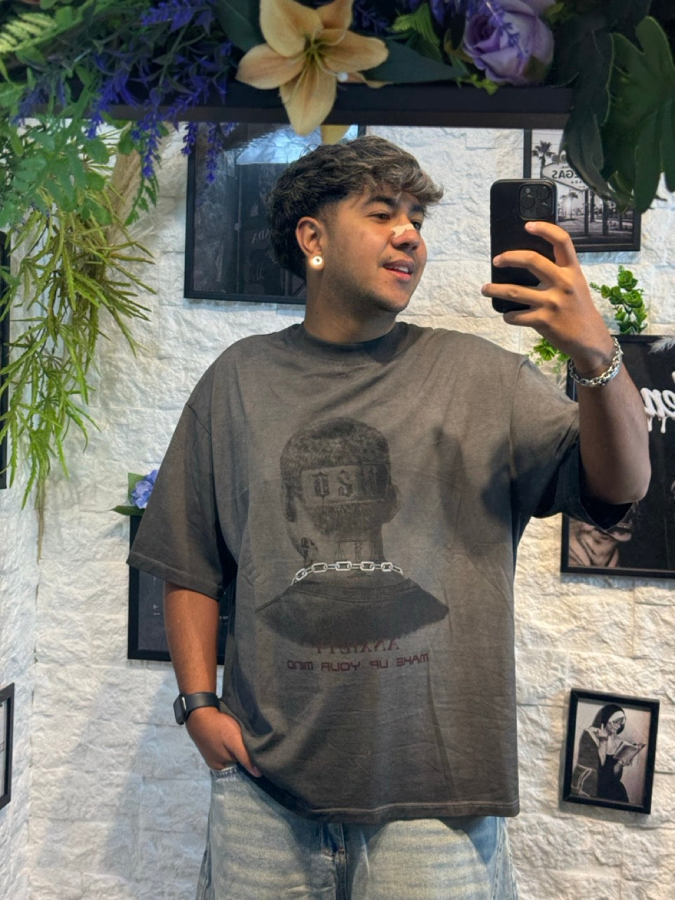 T-shirt antracite con stampa retro e scritta "MAKE UP YOUR MIND" - OVERSIZE