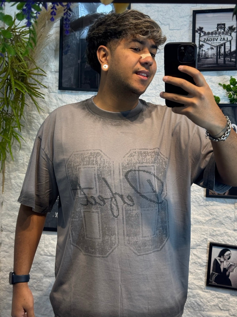 T-shirt grigio fumo con stampa 88 e scritta in brillantini - OVERSIZE