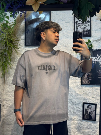 T-shirt grigio tortora con stampa "SINGULARITY" - OVERSIZE