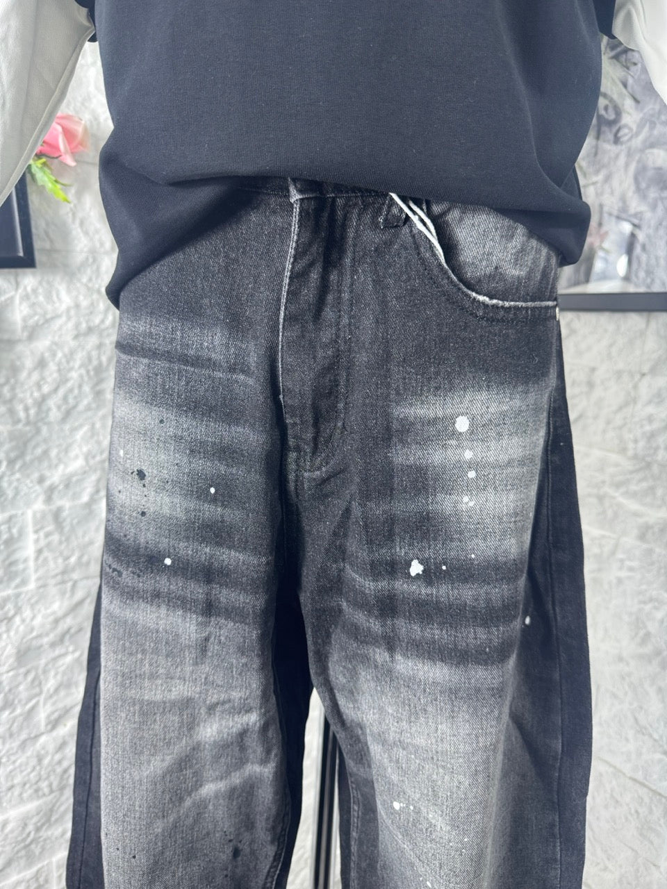 Jeans balloon nero in denim slavato con schizzi di vernice 6-16 anni