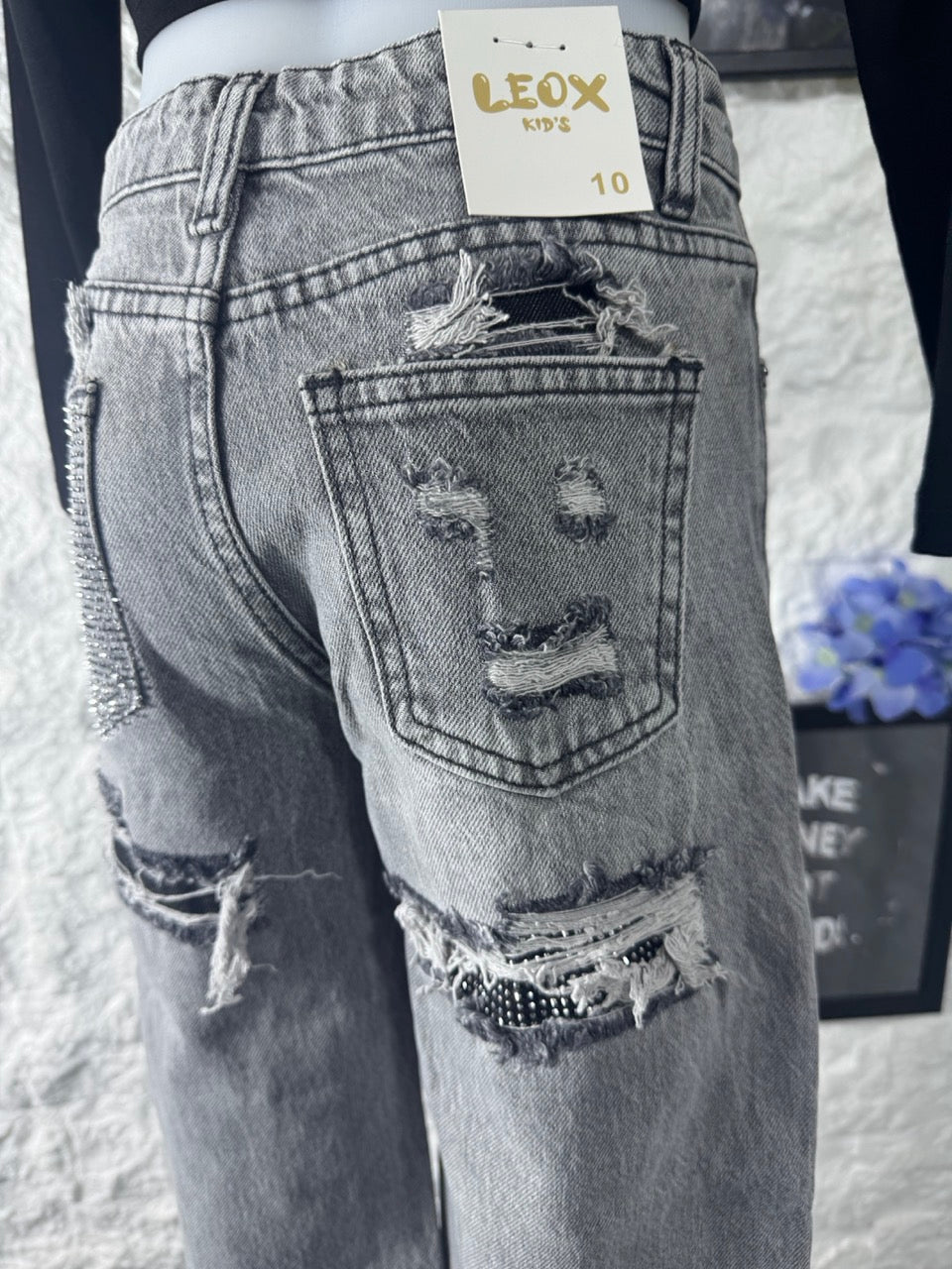Jeans grigio chiaro in denim con strappi e tasca strass 4-14 anni