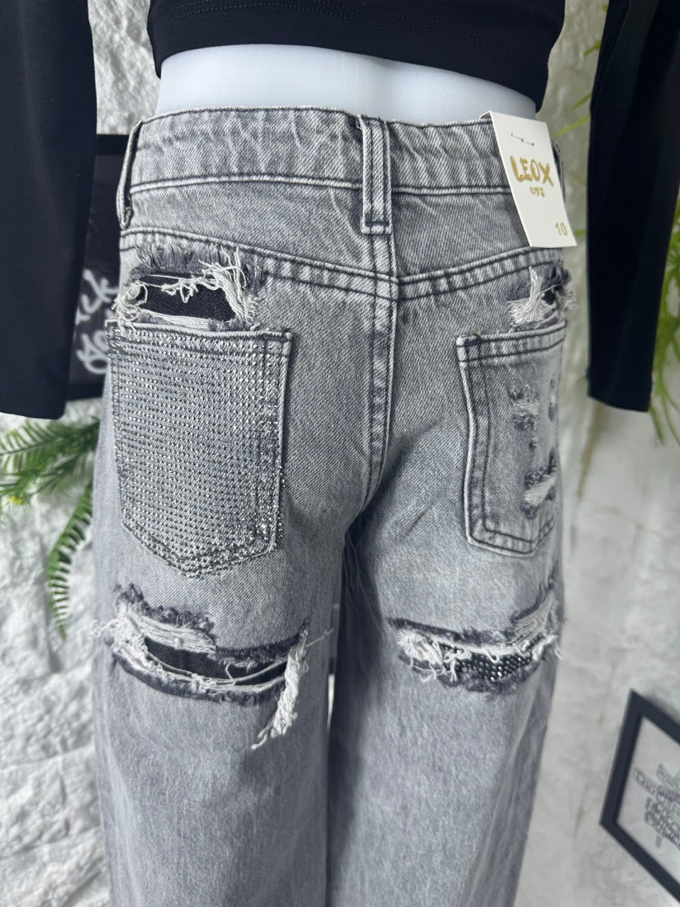 Jeans grigio chiaro in denim con strappi e tasca strass 4-14 anni
