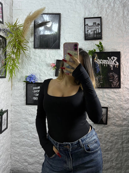 Body aderente a manica lunga con scollo quadrato