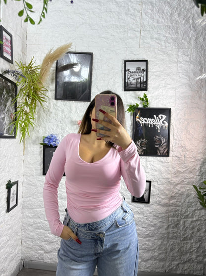 Body aderente in tinta unita con scollo a V e arricciatura laterale