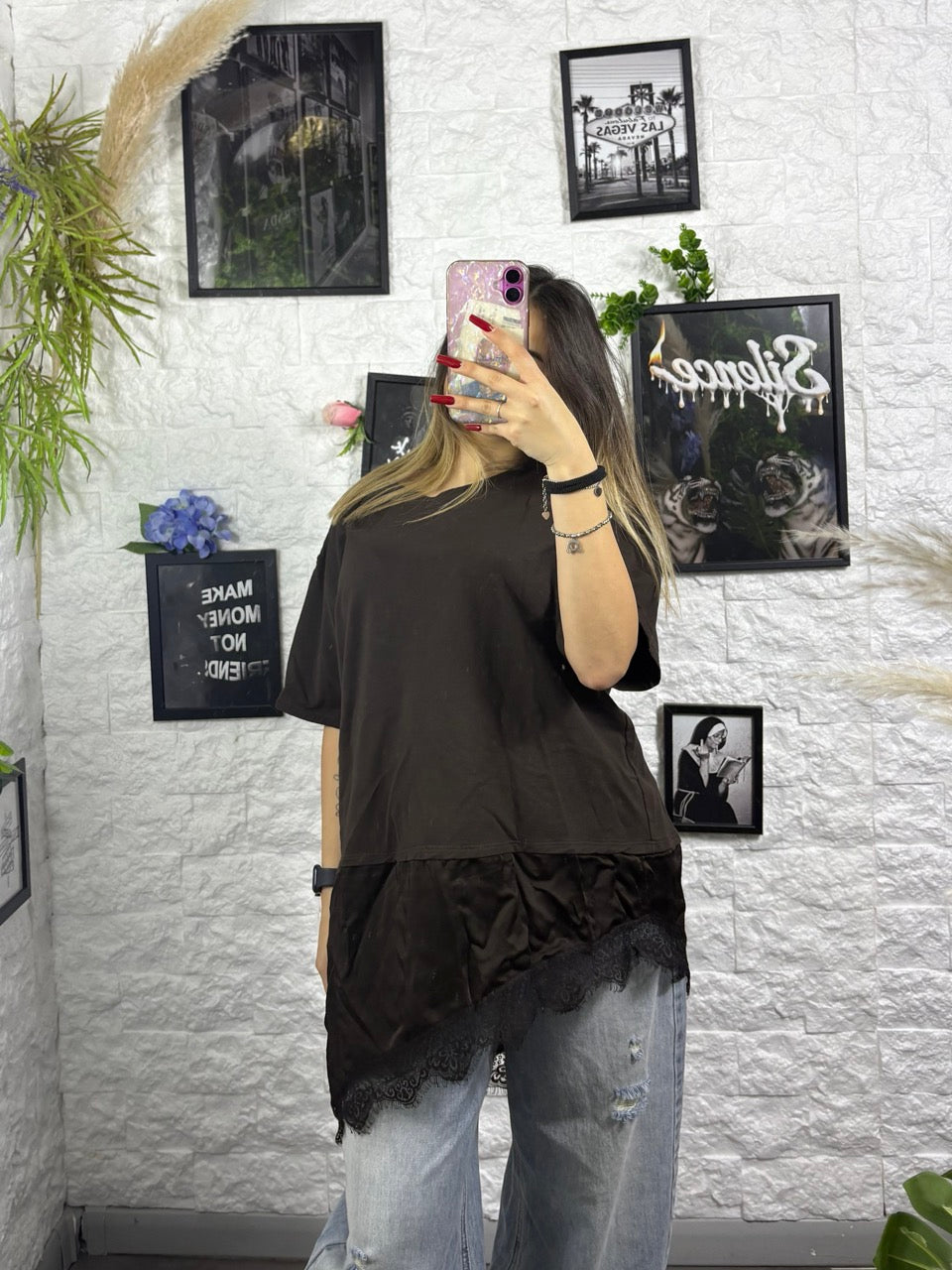 T-shirt tinta unita con balza asimmetrica in raso e pizzo - OVERSIZE