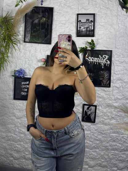 Corsetto in pizzo con coppe strutturate e bretelle removibili