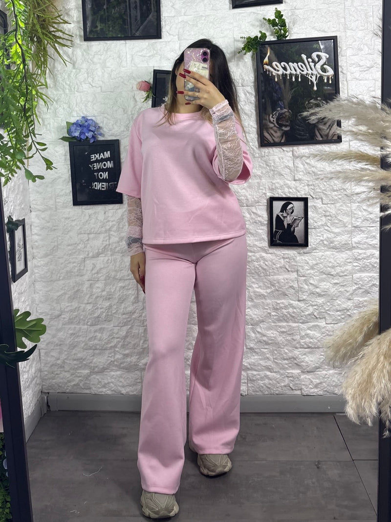 Completo tinta unita con t-shirt crop e pantalone con risvolto in vita