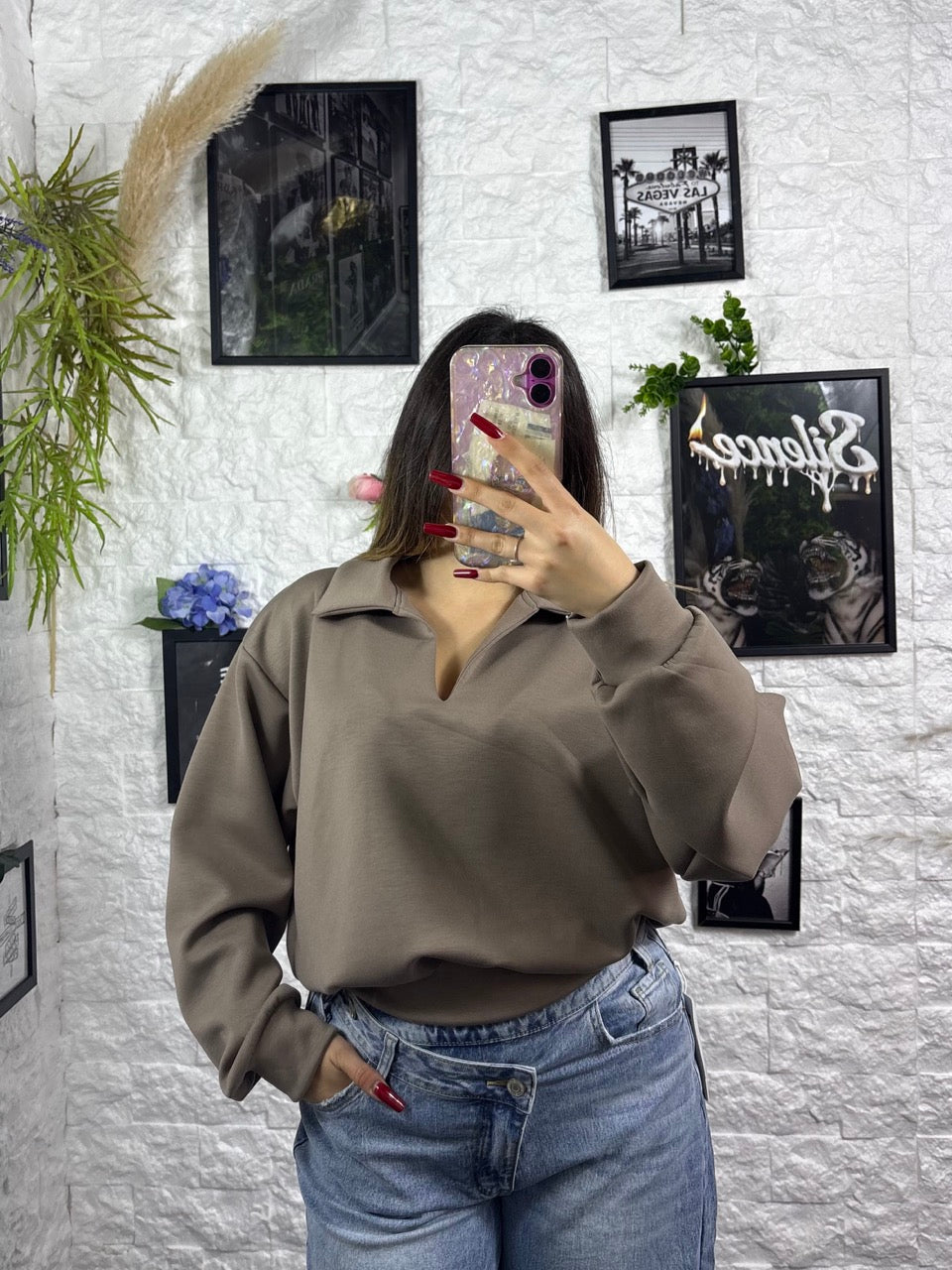 Felpa in tinta unita in tessuto morbido con colletto e scollo a V