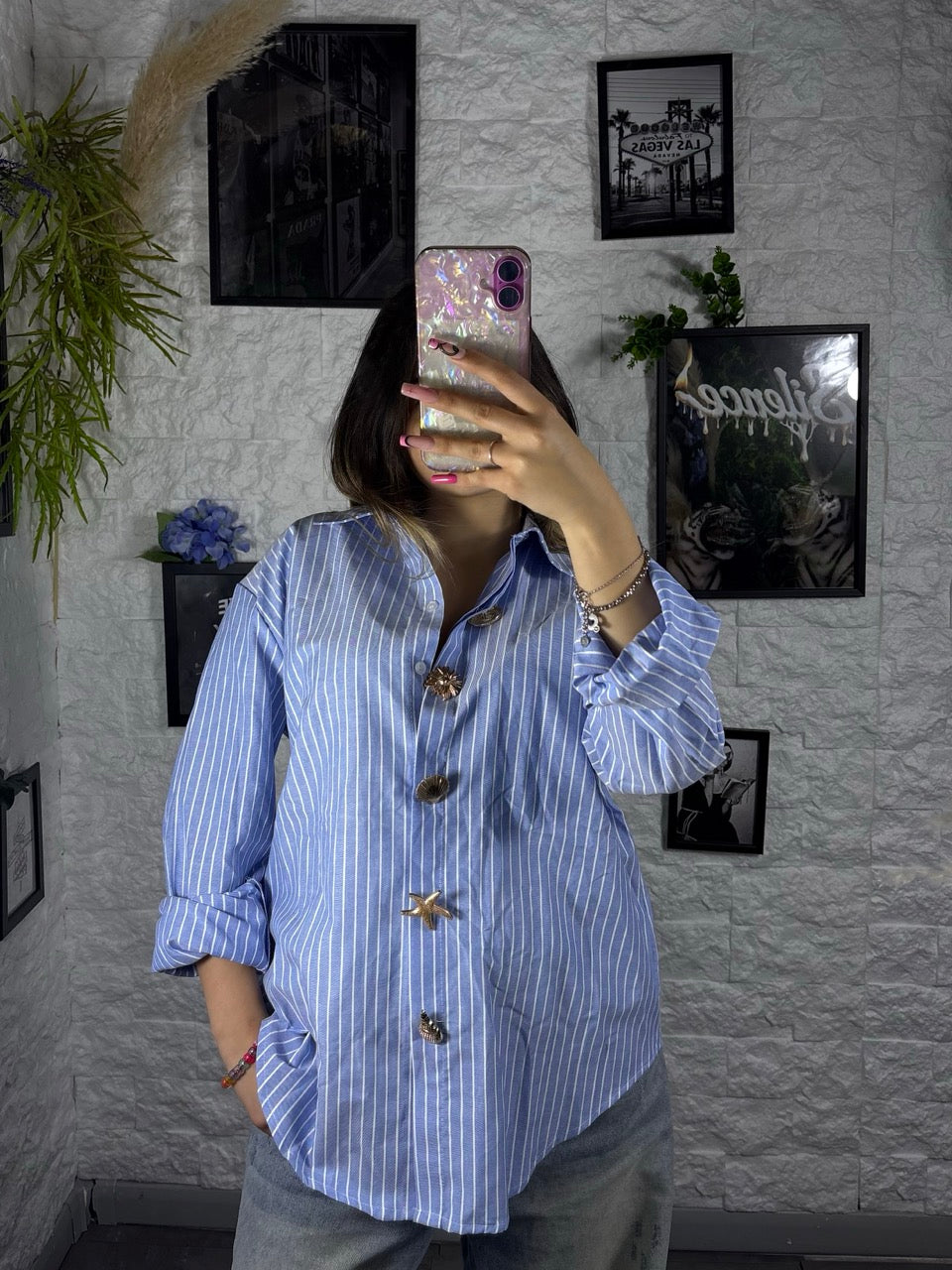 Camicia in tinta unita con bottoni decorativi - OVERSIZE