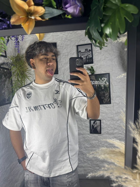 T-shirt bianca con stampa frontale e dettagli a contrasto - OVERSIZE CROPPED