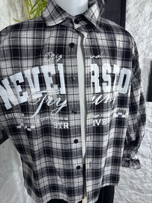 Camicia nera a quadri cropped con stampa NEVERSTOP - OVERSIZE 10-16 anni