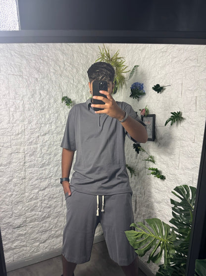 Completo grigio in cotone t-shirt con zip e bermuda tinta unita