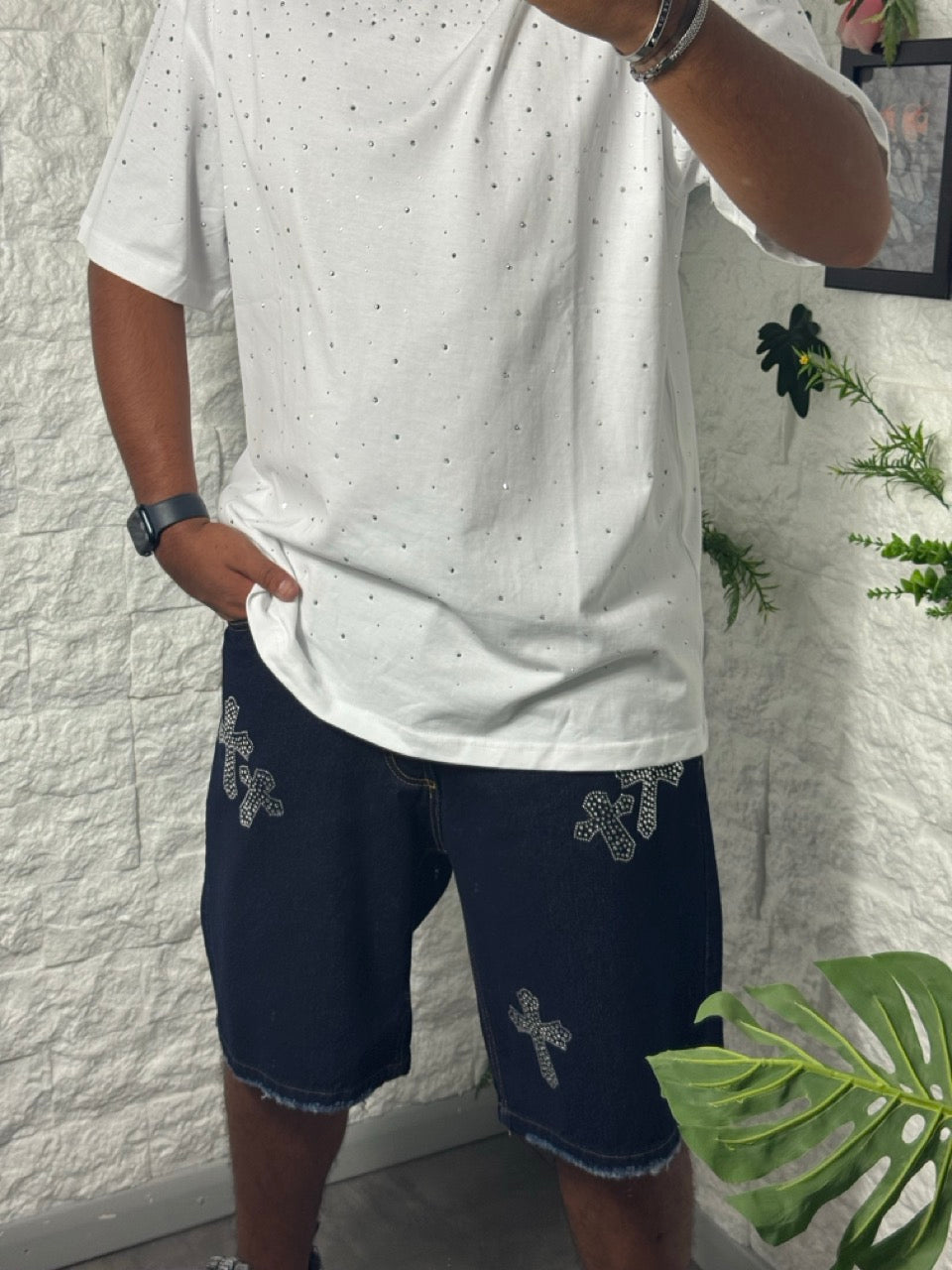 Jeans bermuda denim scuro con croci strass