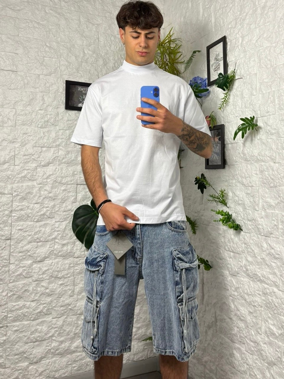 Jeans bermuda denim chiaro con tasche cargo laterali