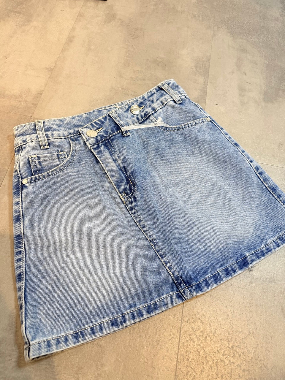 Gonna denim chiaro a doppio incrocio con culotte interna 8-16 anni