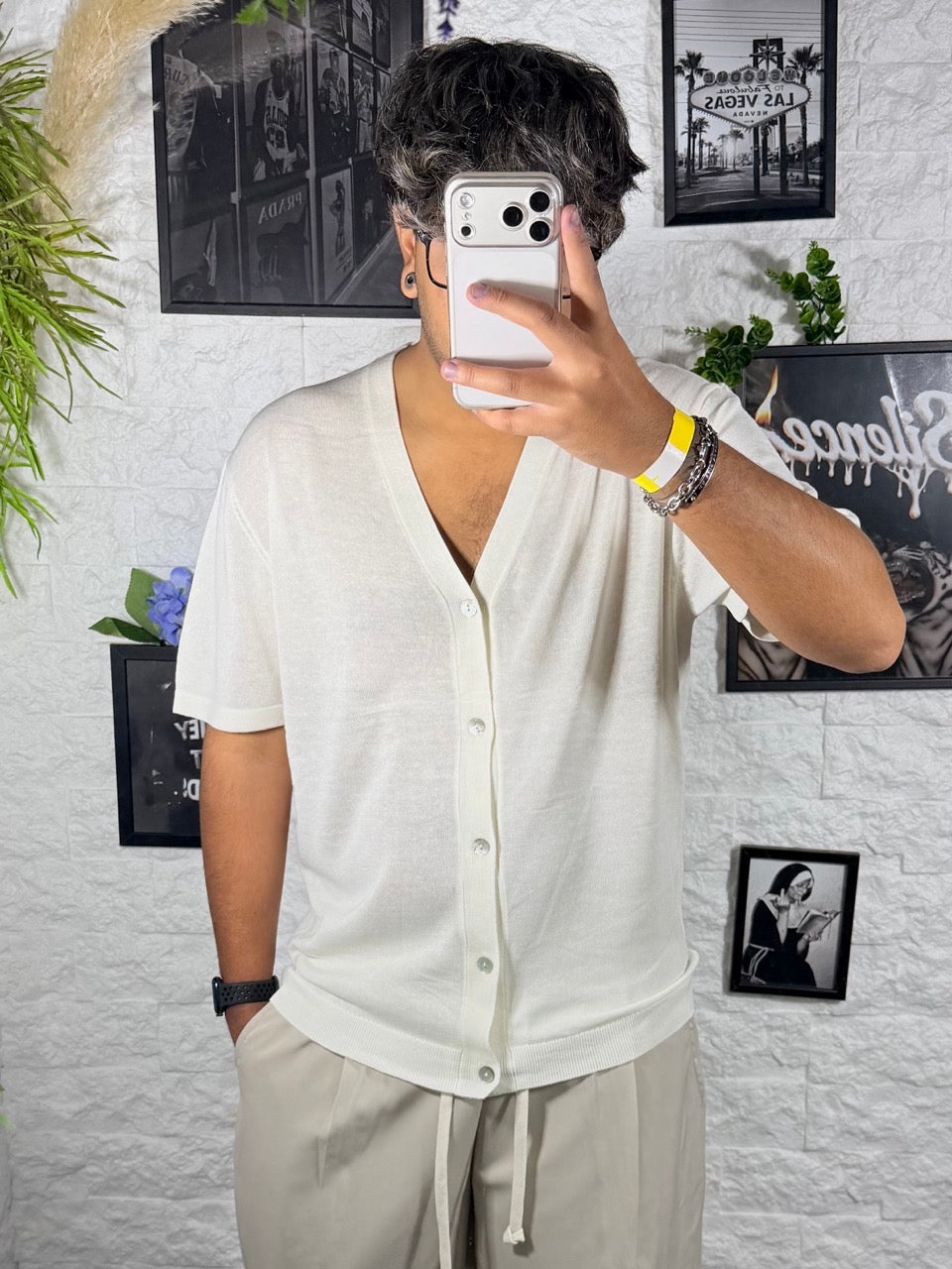 Cardigan bianco in filo a mezza manica con bottoni
